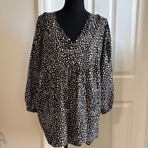 Umgee Black and White Dot V-Neck Puff Sleeve Tunic